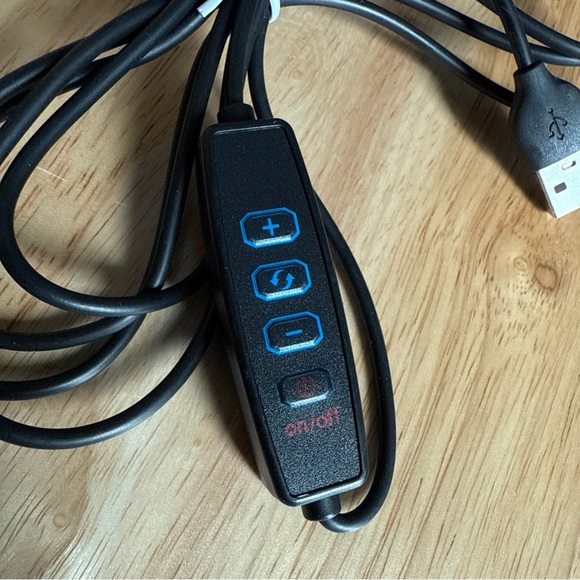 Codi - 6" LED Ring Light W/ Small Tripod Stand Warm, Blue and Neutral Light NEW - Picture 2 of 4